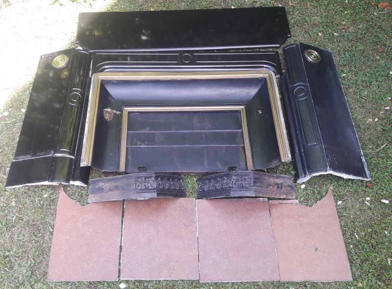 Fireplace XVIII° black marble louis XIV style with narrowed and floor slabs