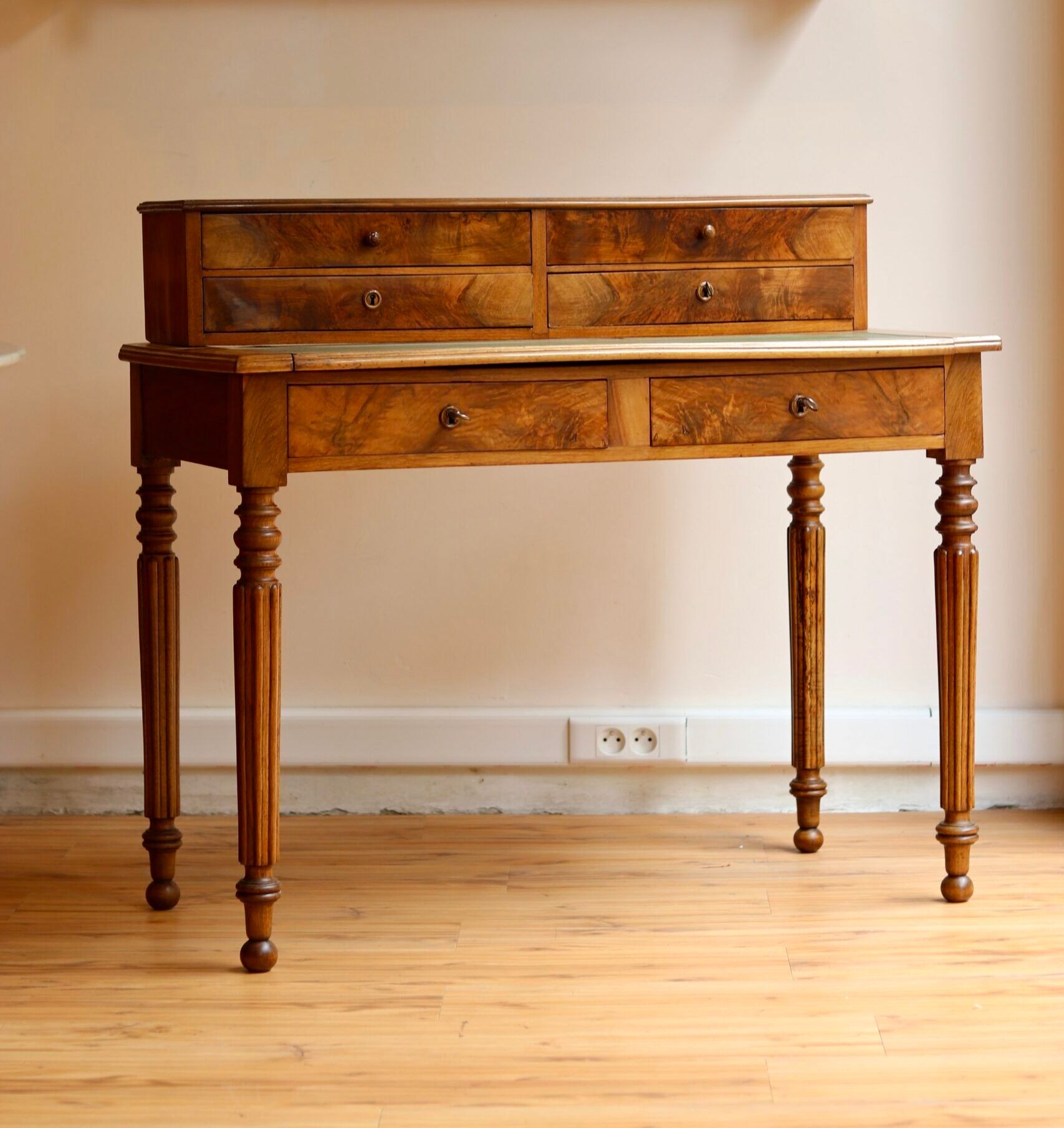 Tiered walnut desk, 19th century (circa 1860)