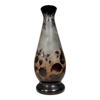 Vase en pâte de verre à col évasé, motifs couleur griotte signé Carly