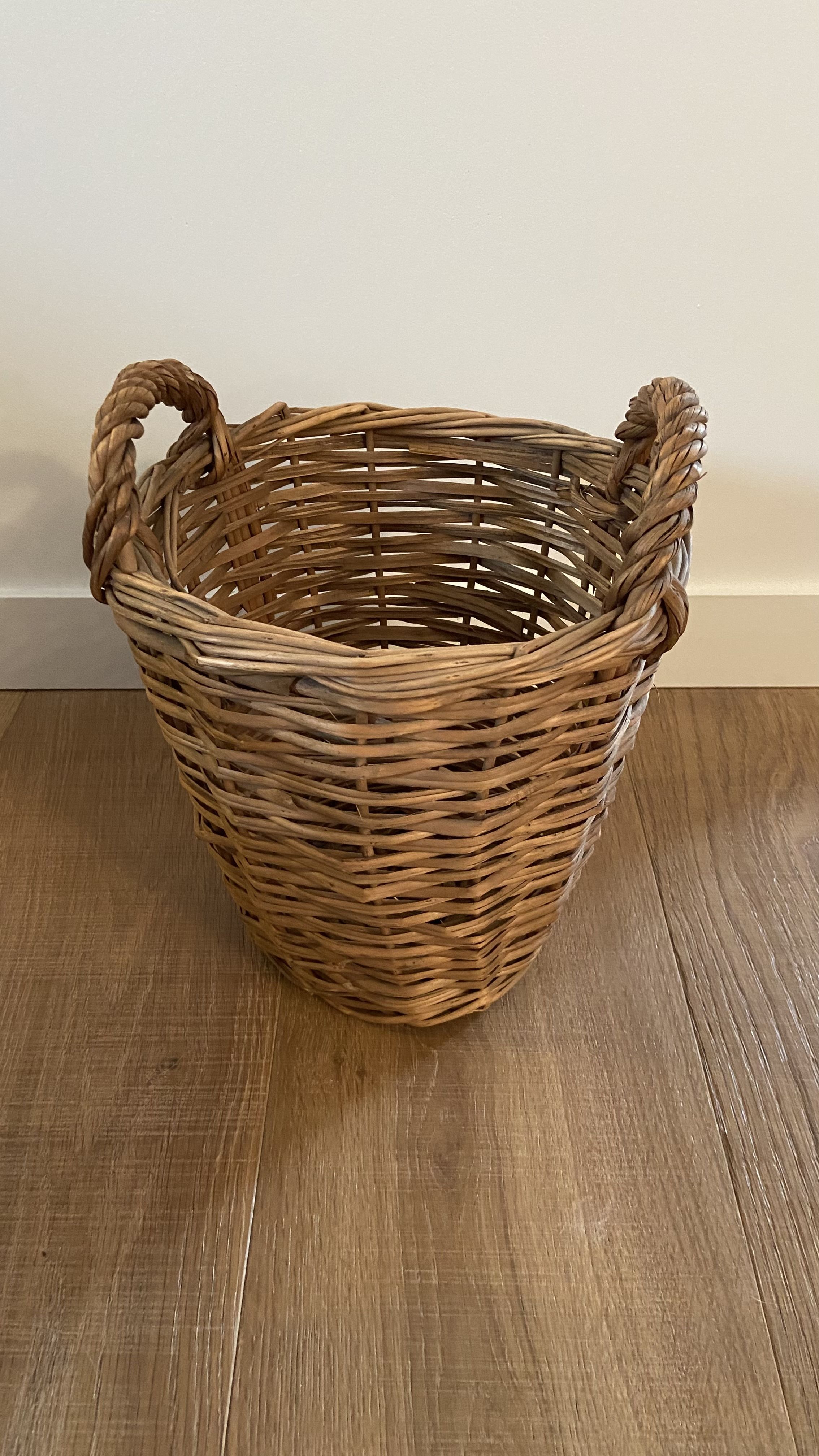 Pop-up Christmas 2022 - Vintage round basket / old basket in Dame-Jeanne