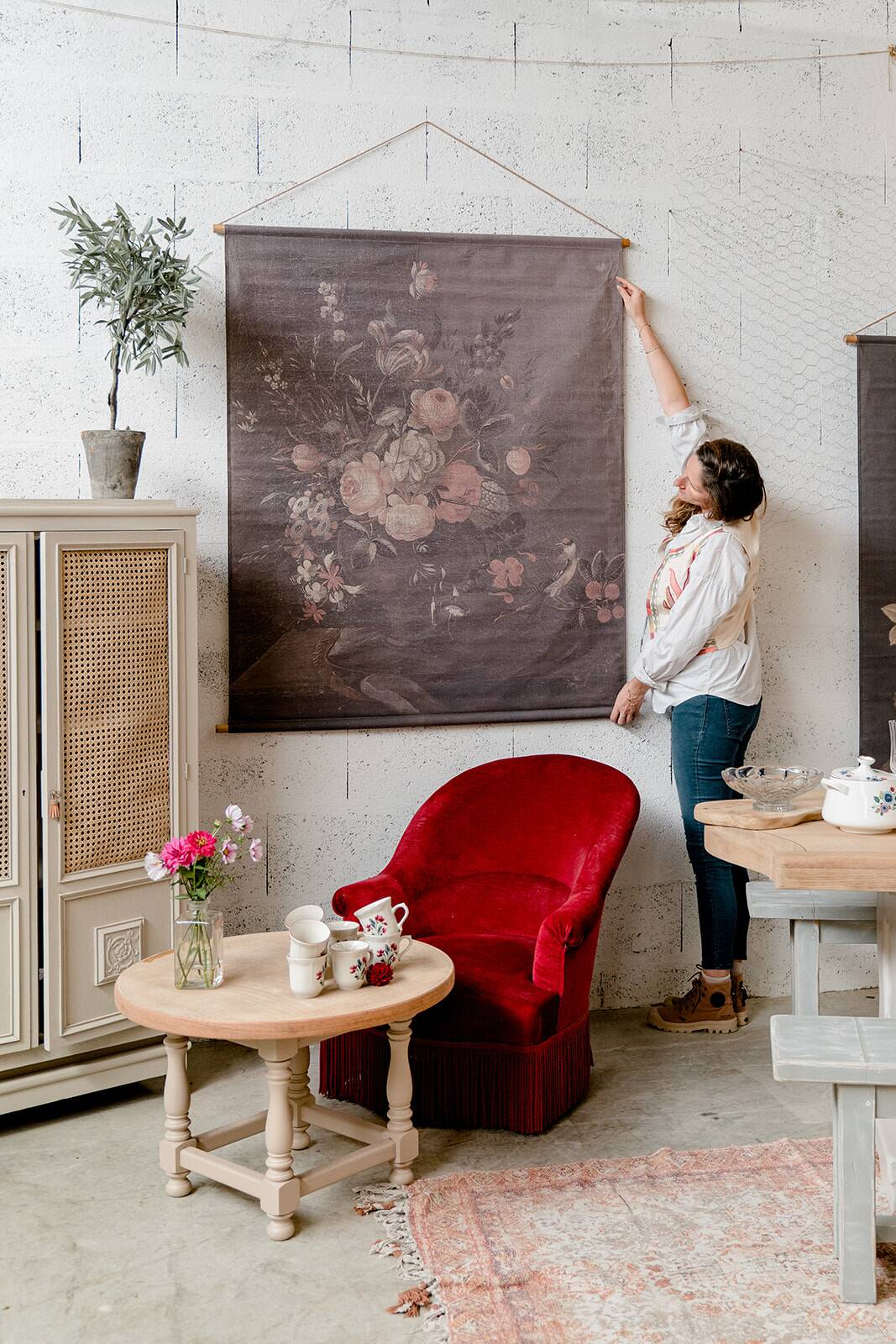 Burgundy toad armchair