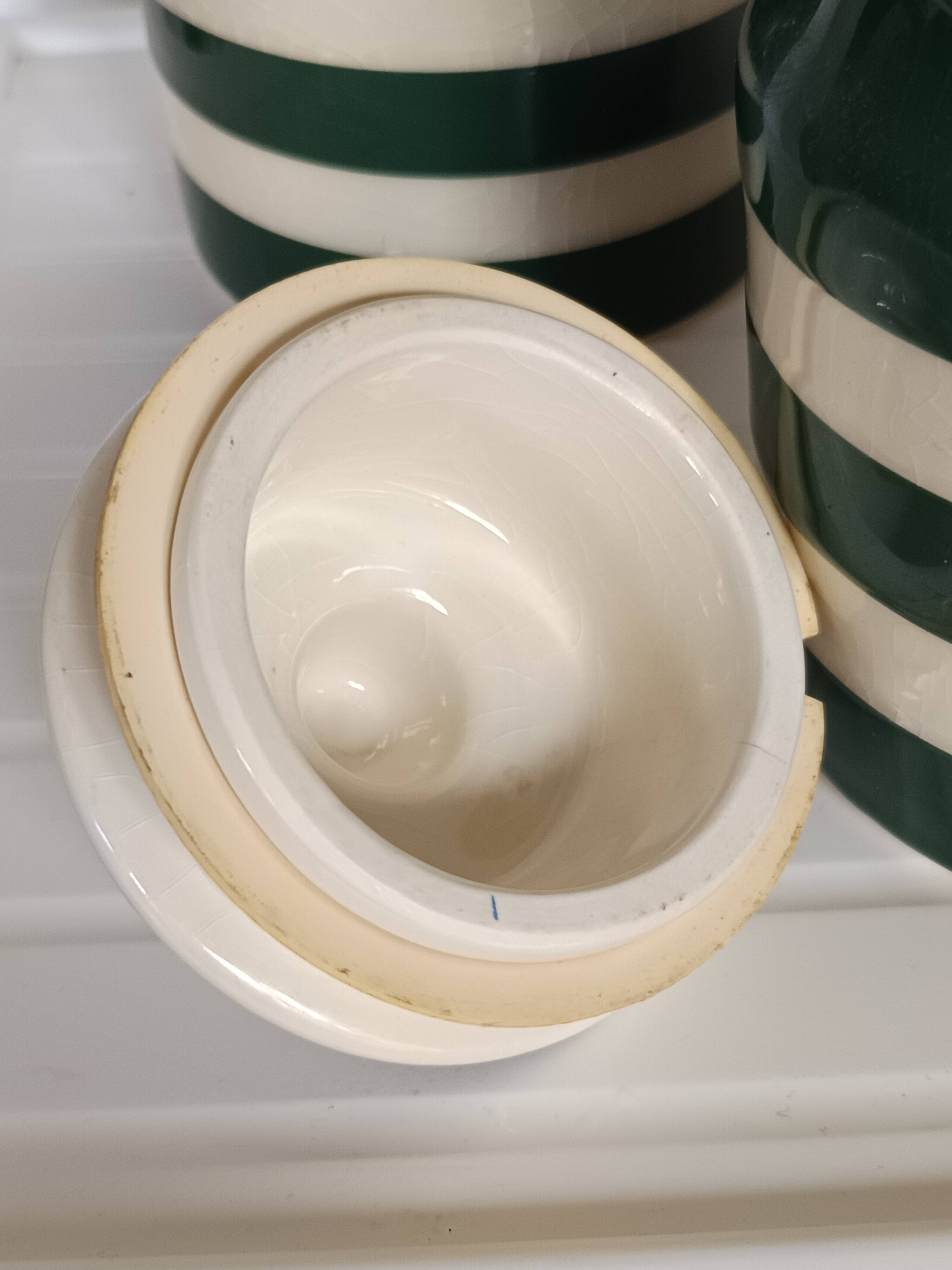 Pair of collector's English Cornishware pots with green stripes from the 1960s.