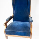 Armchair upholstered with blu velvet and mahogany designed by Frits Henningsen. The chair is great v