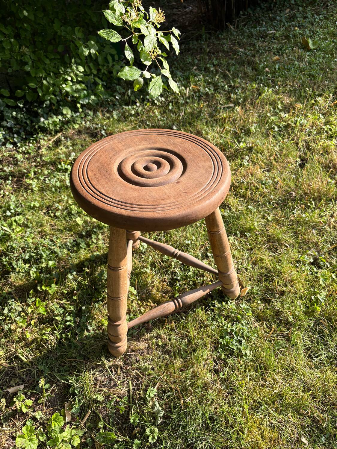 Wooden tripod stool with ball legs