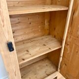 Armoire bonnetière en bois massif