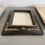 Painted wood glazed frame, to pose