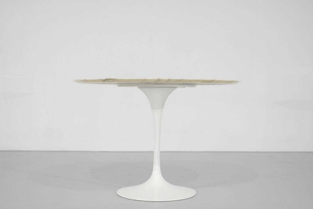 Tulip dining table in marble by Eero Saarinen for Knoll International.