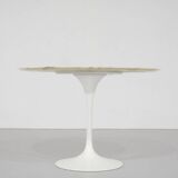 Tulip dining table in marble by Eero Saarinen for Knoll International.