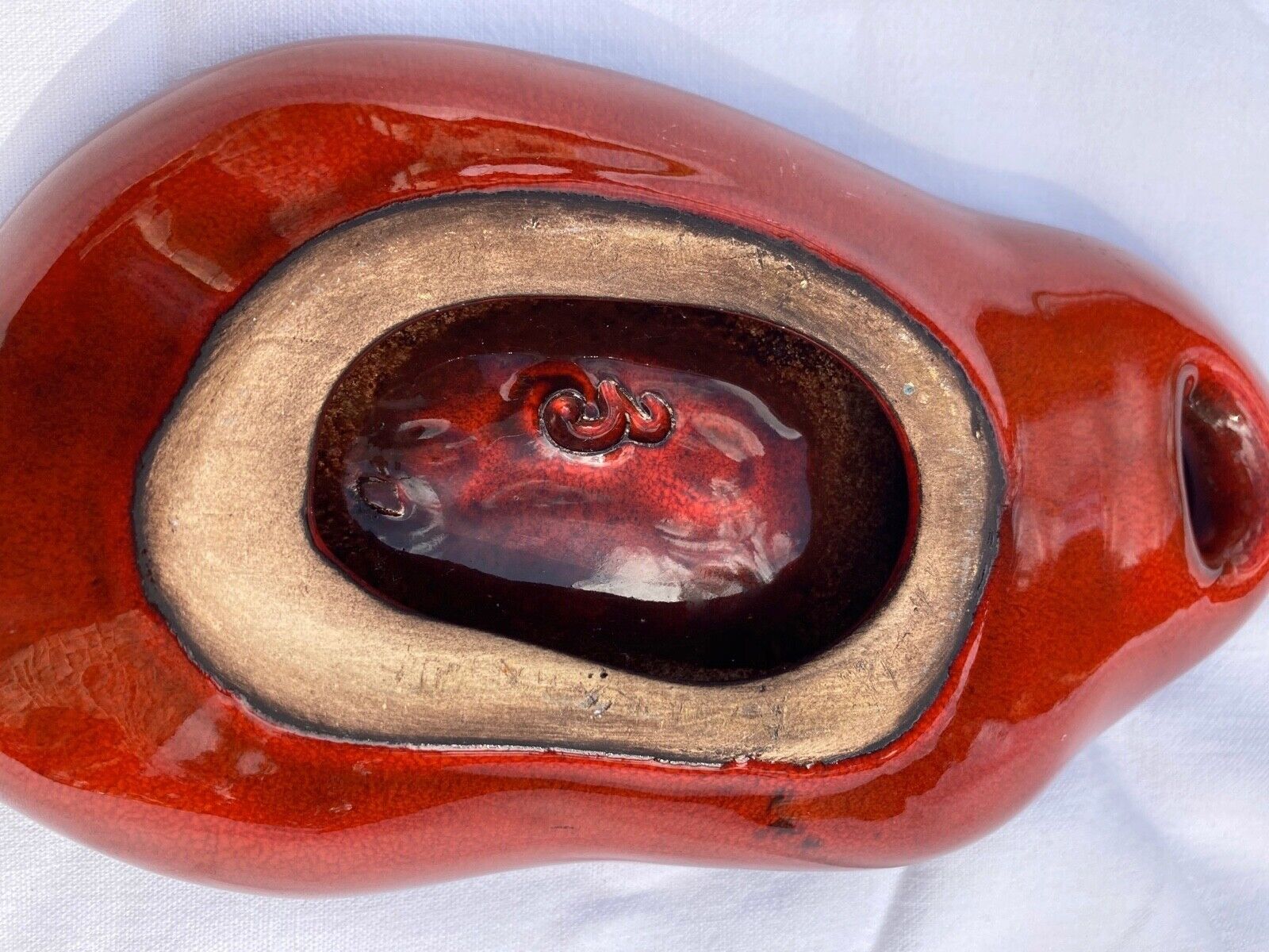 Enamelled ceramic flat monogram of Max Idlas on the back