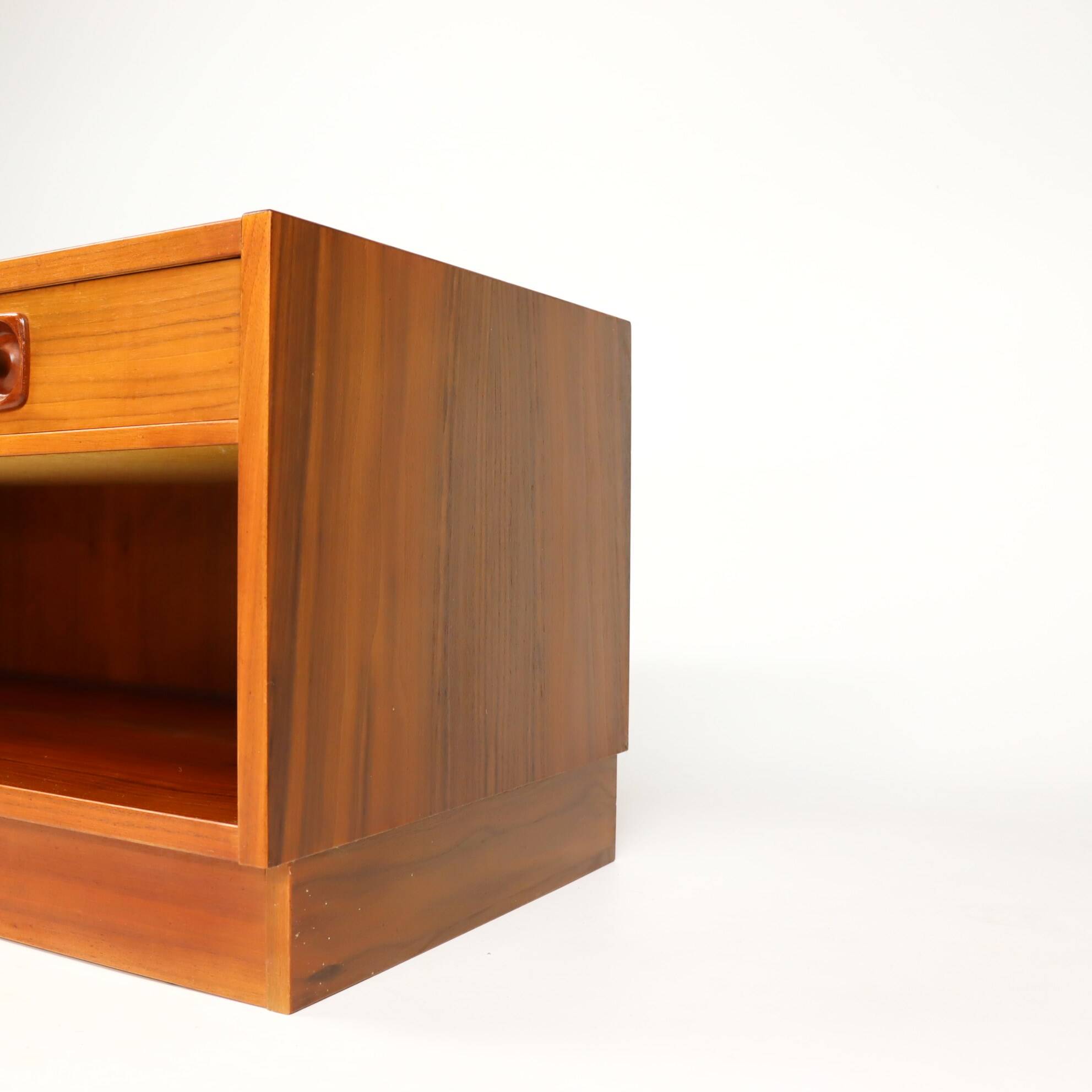 70s chest of drawers