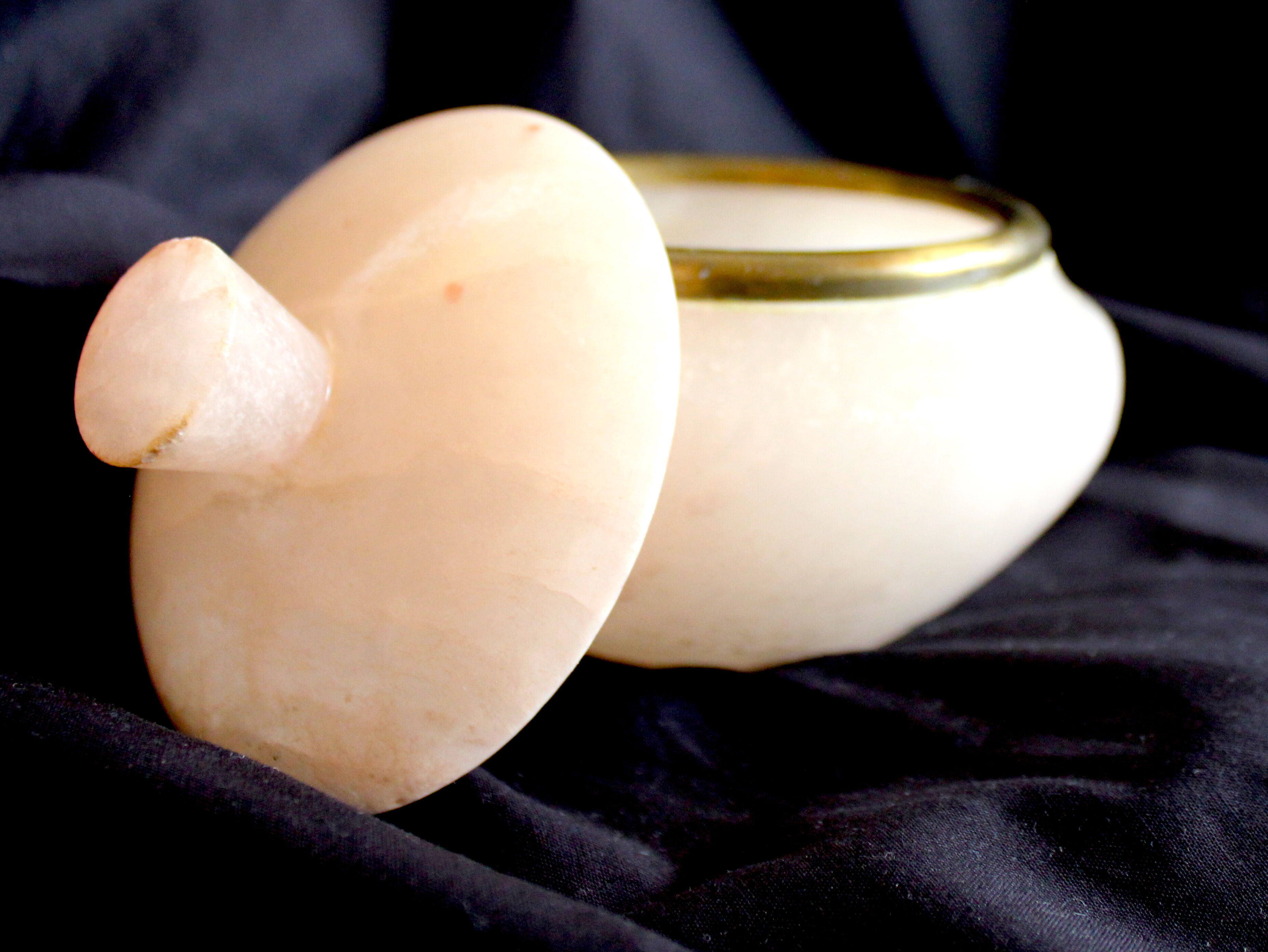 Pink opaline candy maker