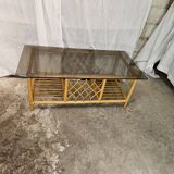 Table basse en rotin dessus verre fumé 1970