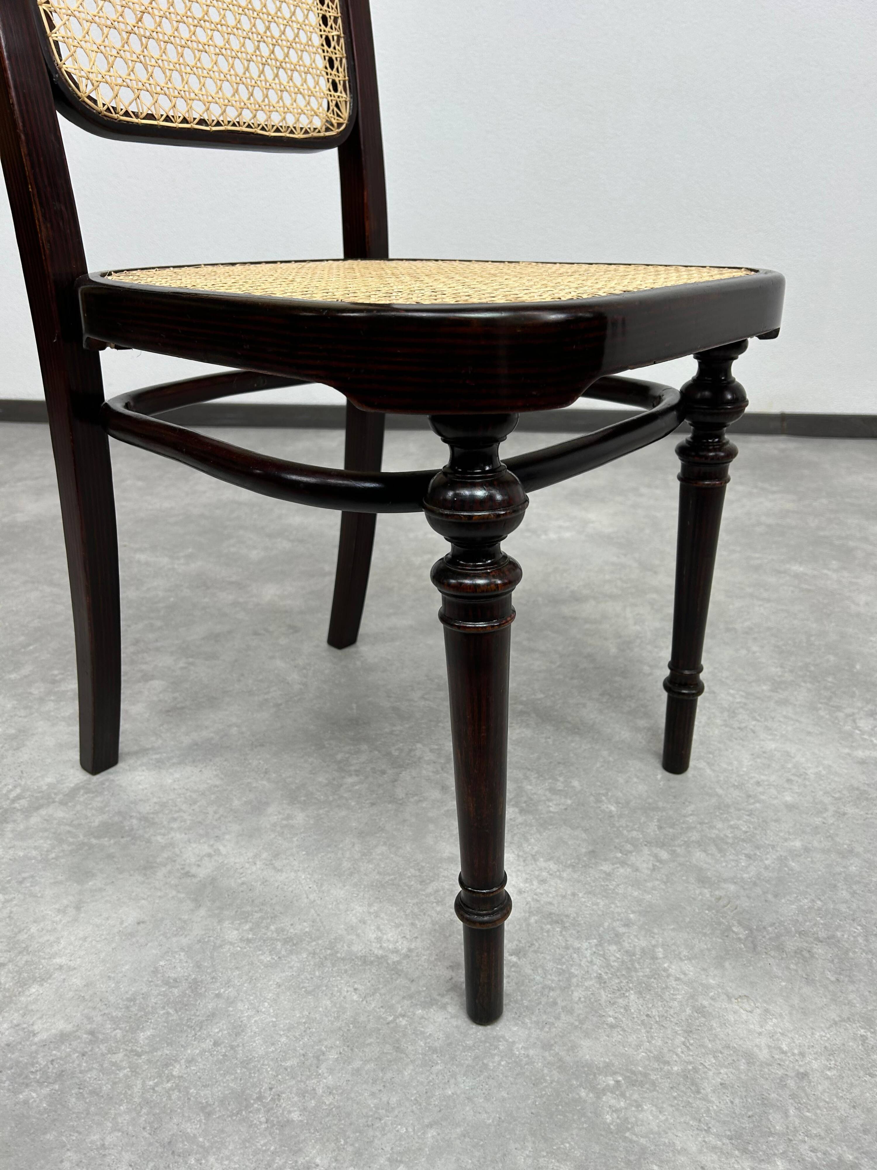 Set of 4 bentwood dining chairs by Thonet.