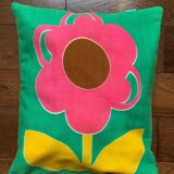 Coussin vintage style 70 motif floral