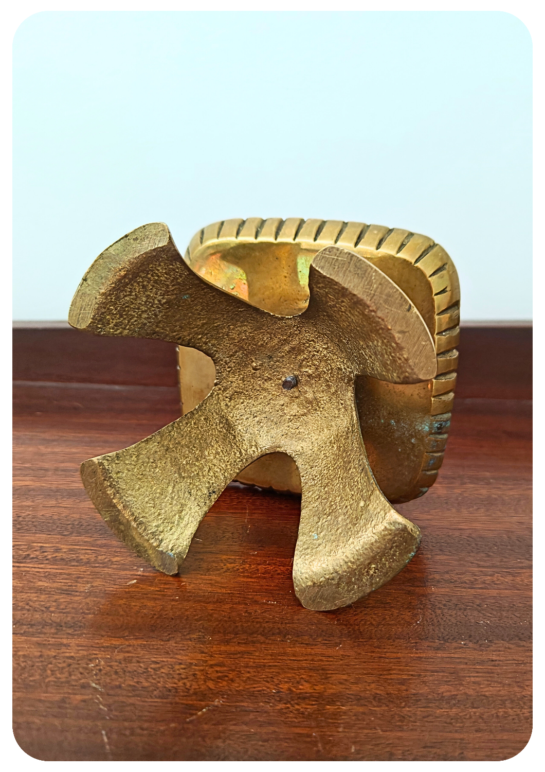 Bougeoir brutaliste en laiton