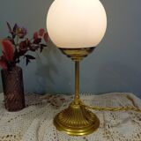 Lampe à poser globe opaline blanc