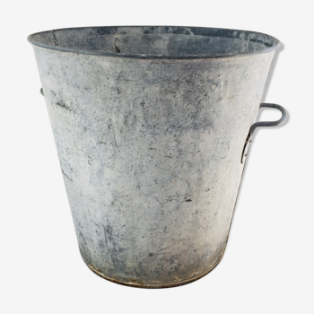 Zinc bucket