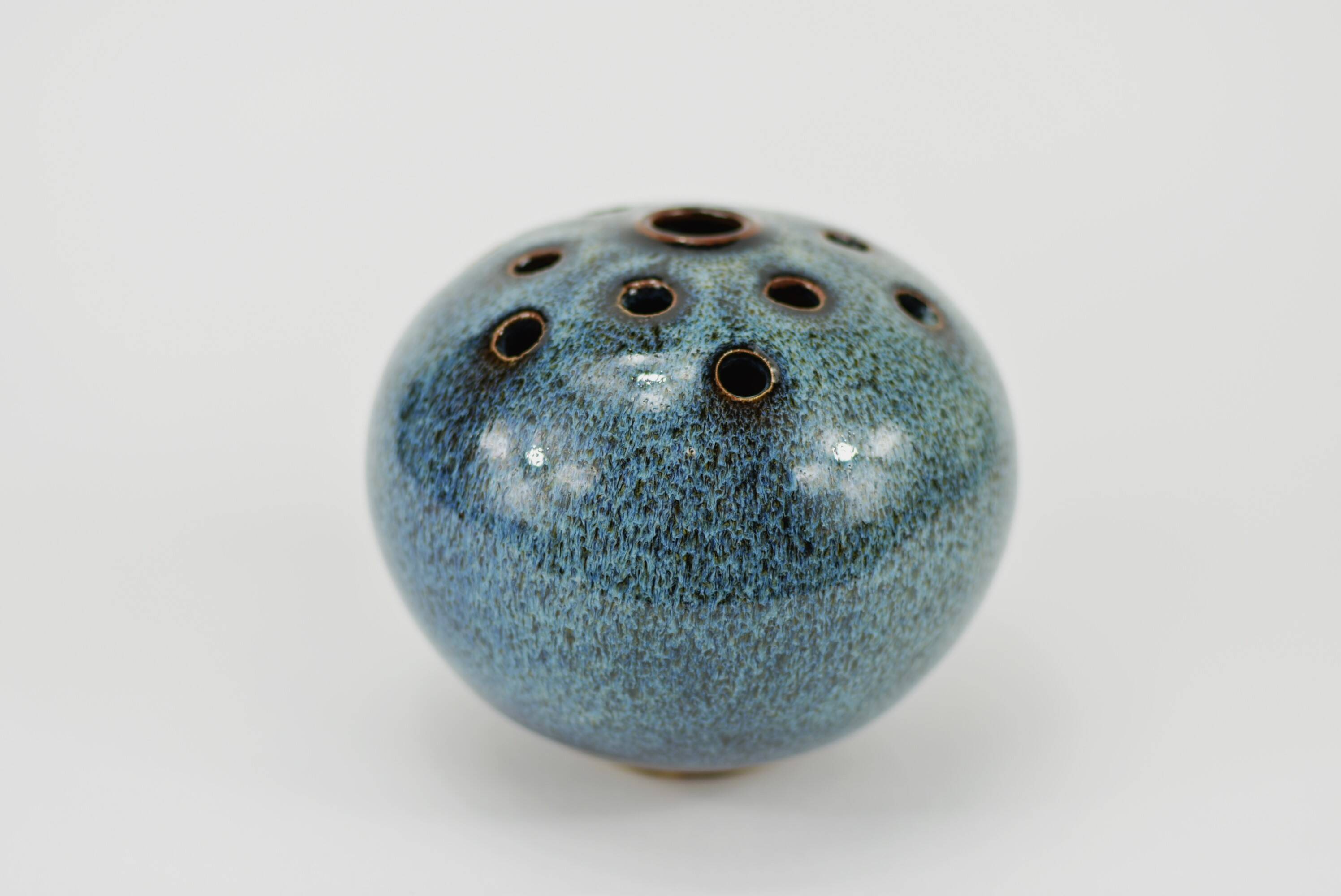 Vase with blue flowers.