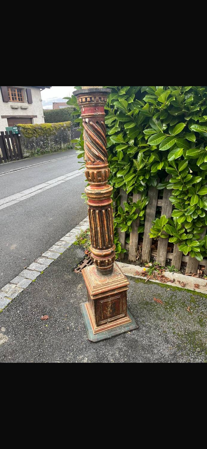 Large polychrome wooden column