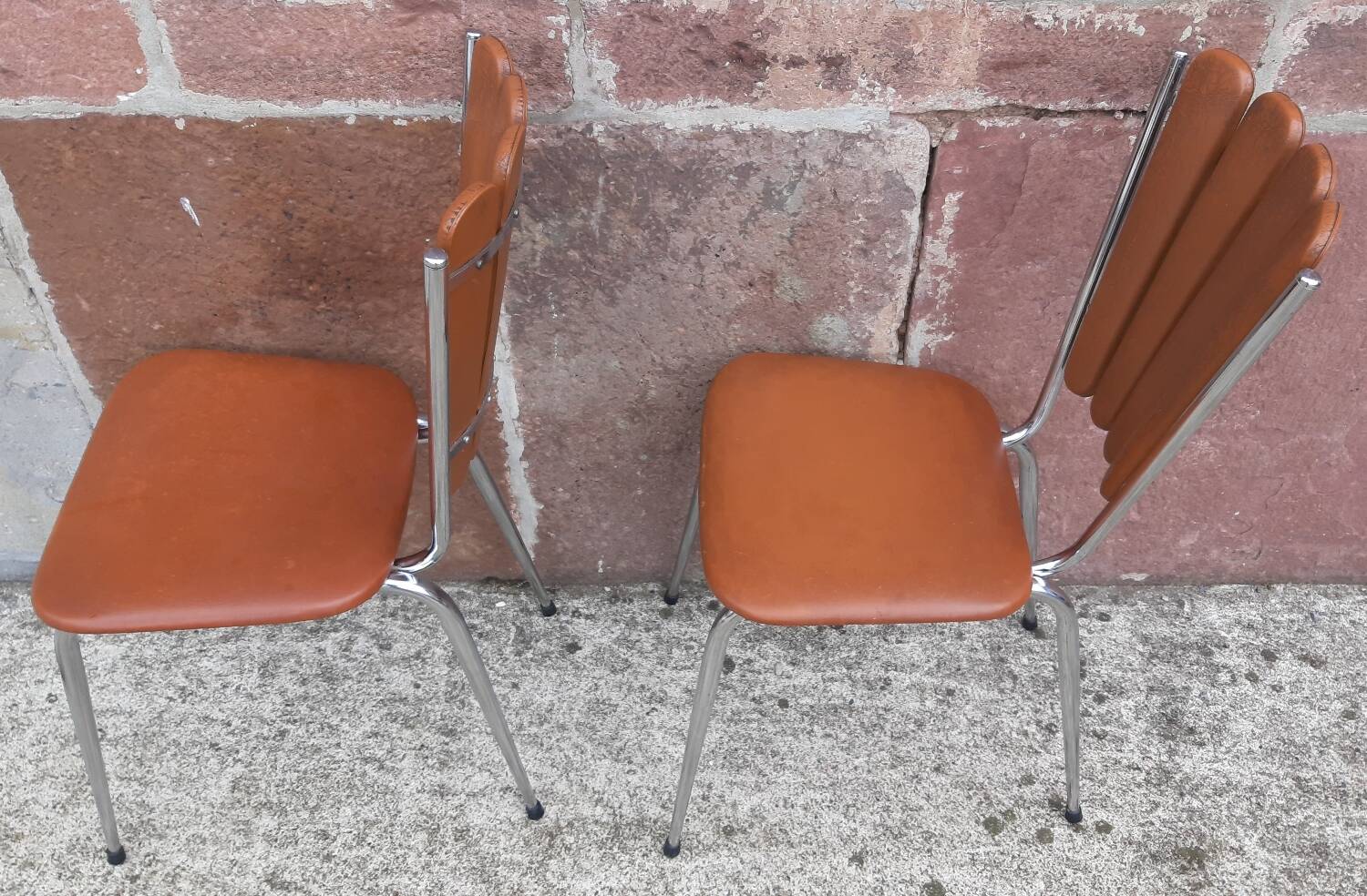 2 “Pétal” chairs from Soudévinyl