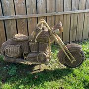 Sculpture moto Harley Davidson en osier