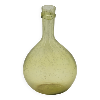 Vase en verre bullé vert