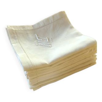 Set of 12 linen napkins with GM monogram