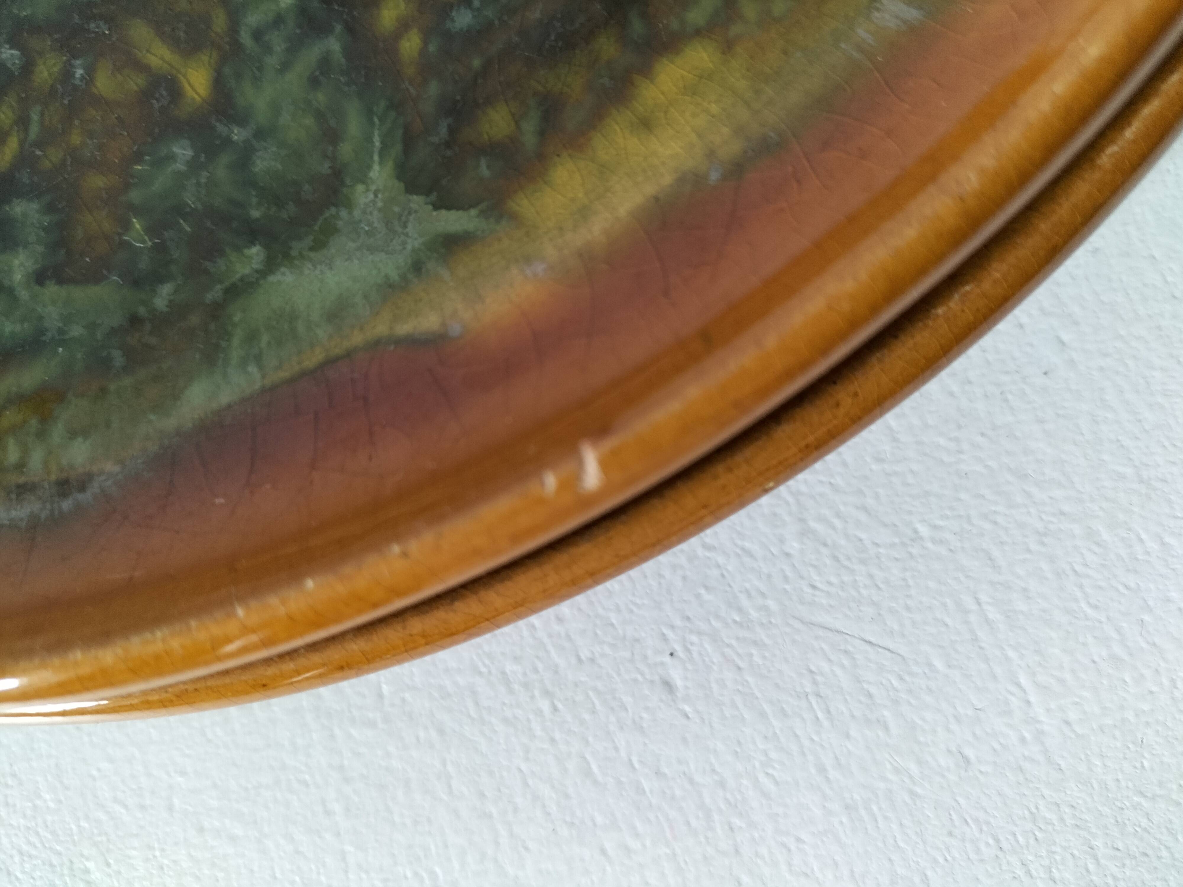 Set of 4 flamed enamel plates in green and amber from the 60s-70s.