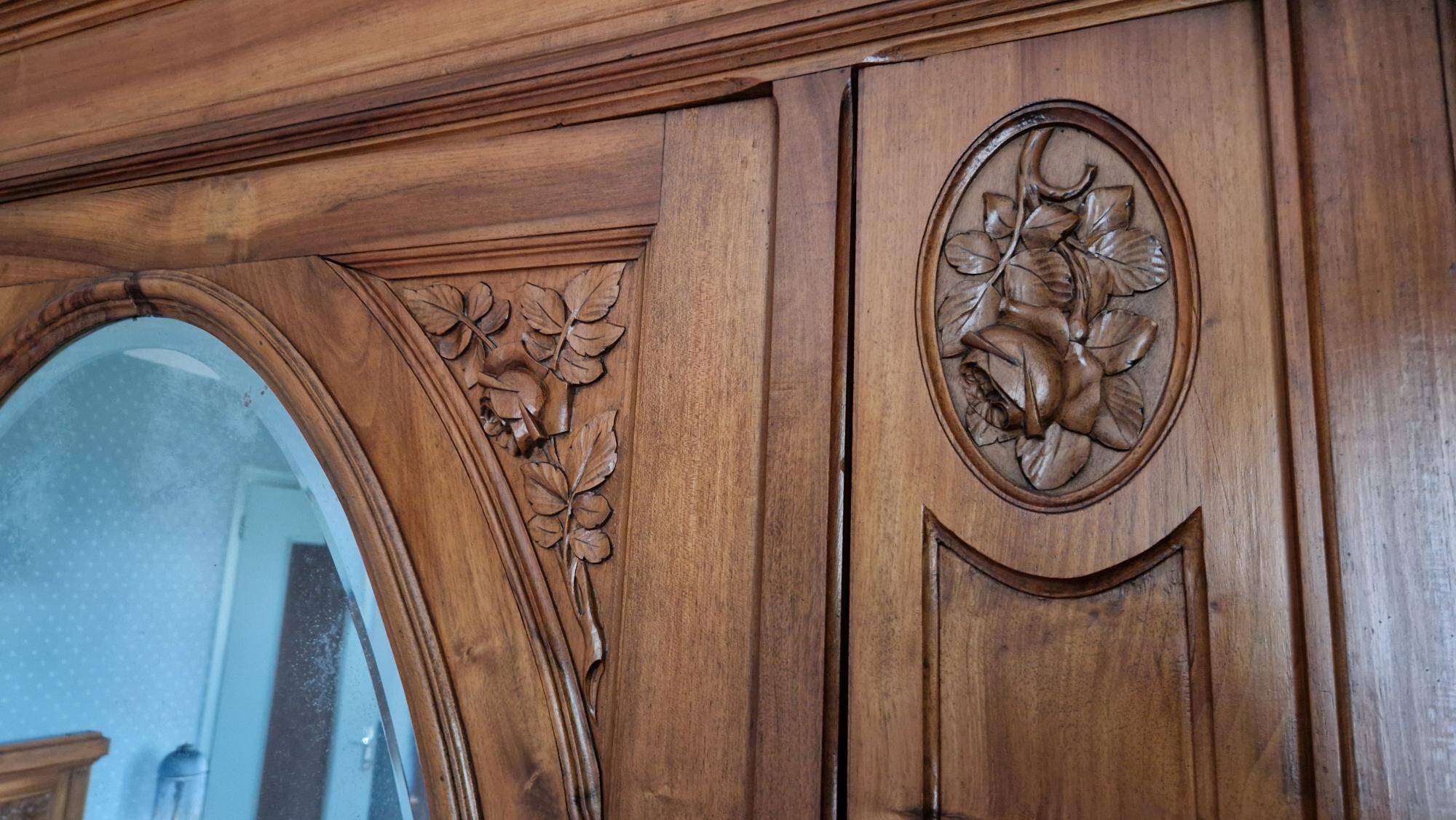 Antique 3-door wardrobe with mirror