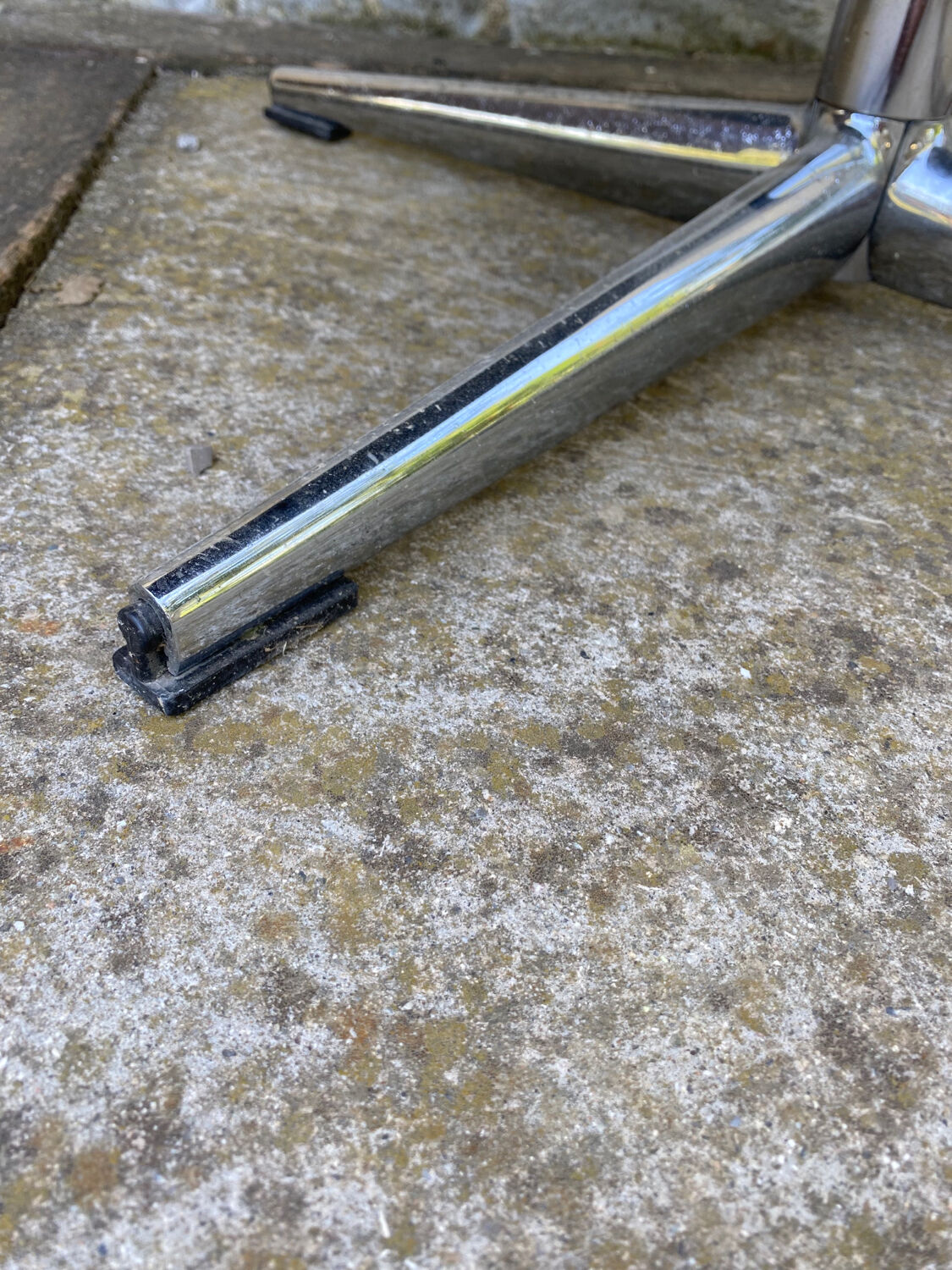 Charles Pollock leather armchair for Knoll