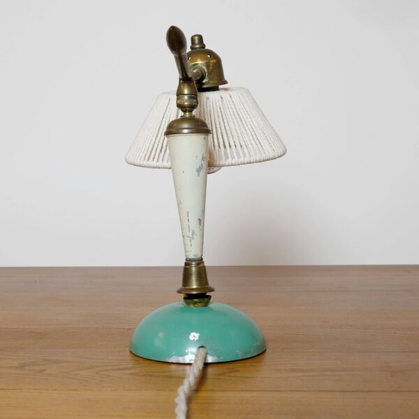 Lampe en laiton et métal laqué des années 50.