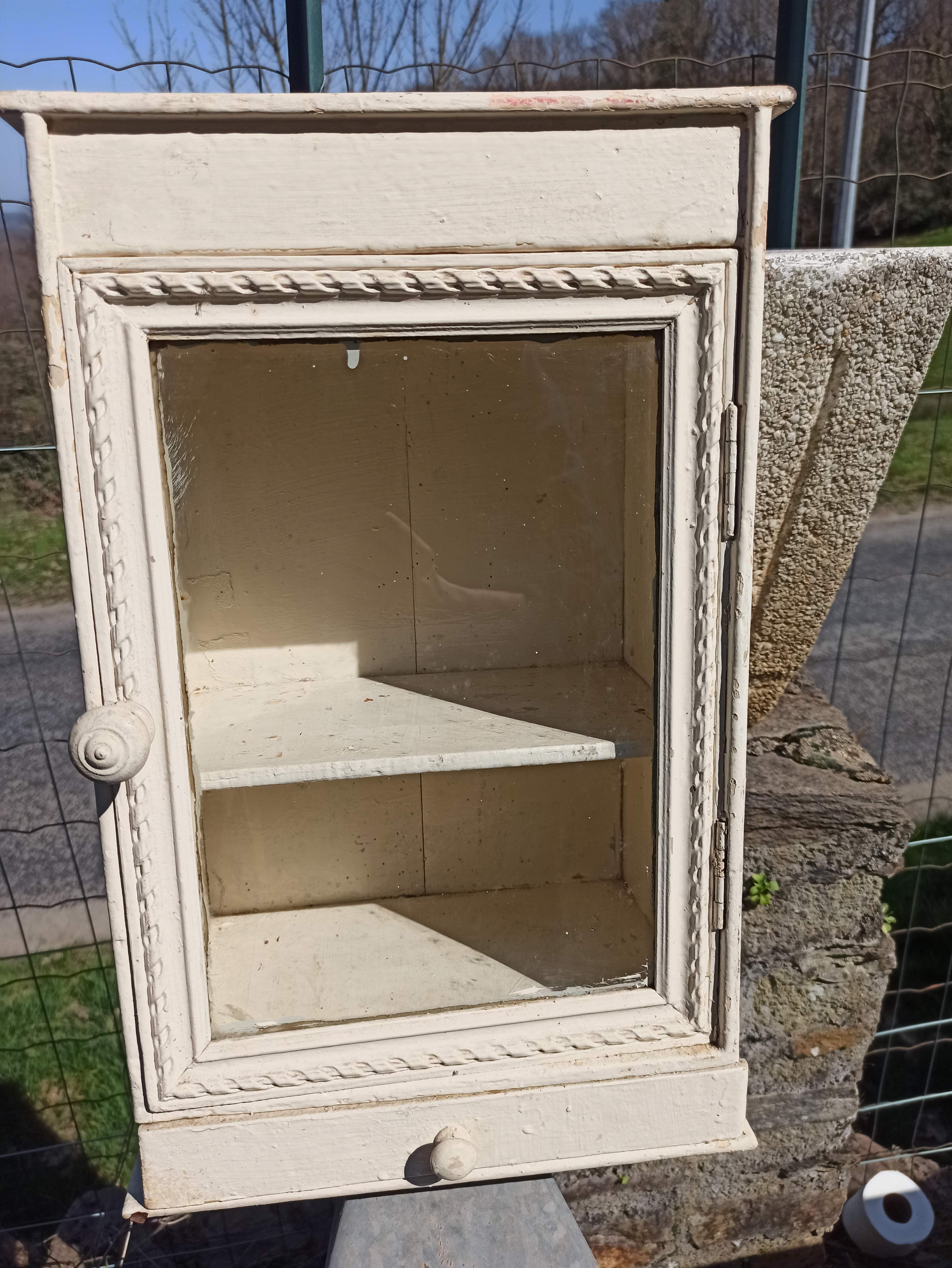 Medicine cabinet