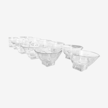 Lot de 11 coupelles en verre pressé fleuri