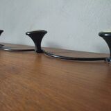 Linear metal hooks