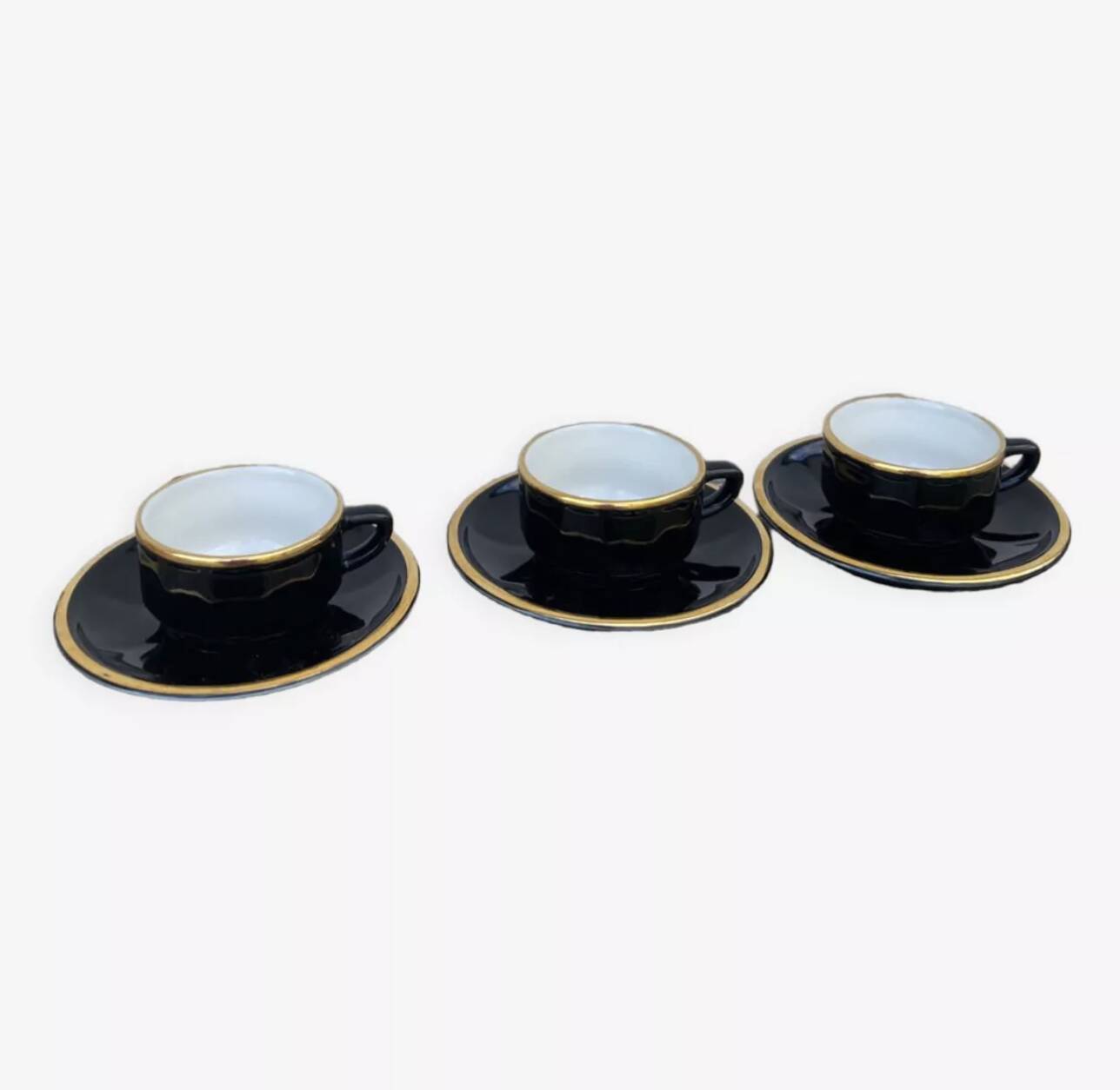 3 black Apilco cups