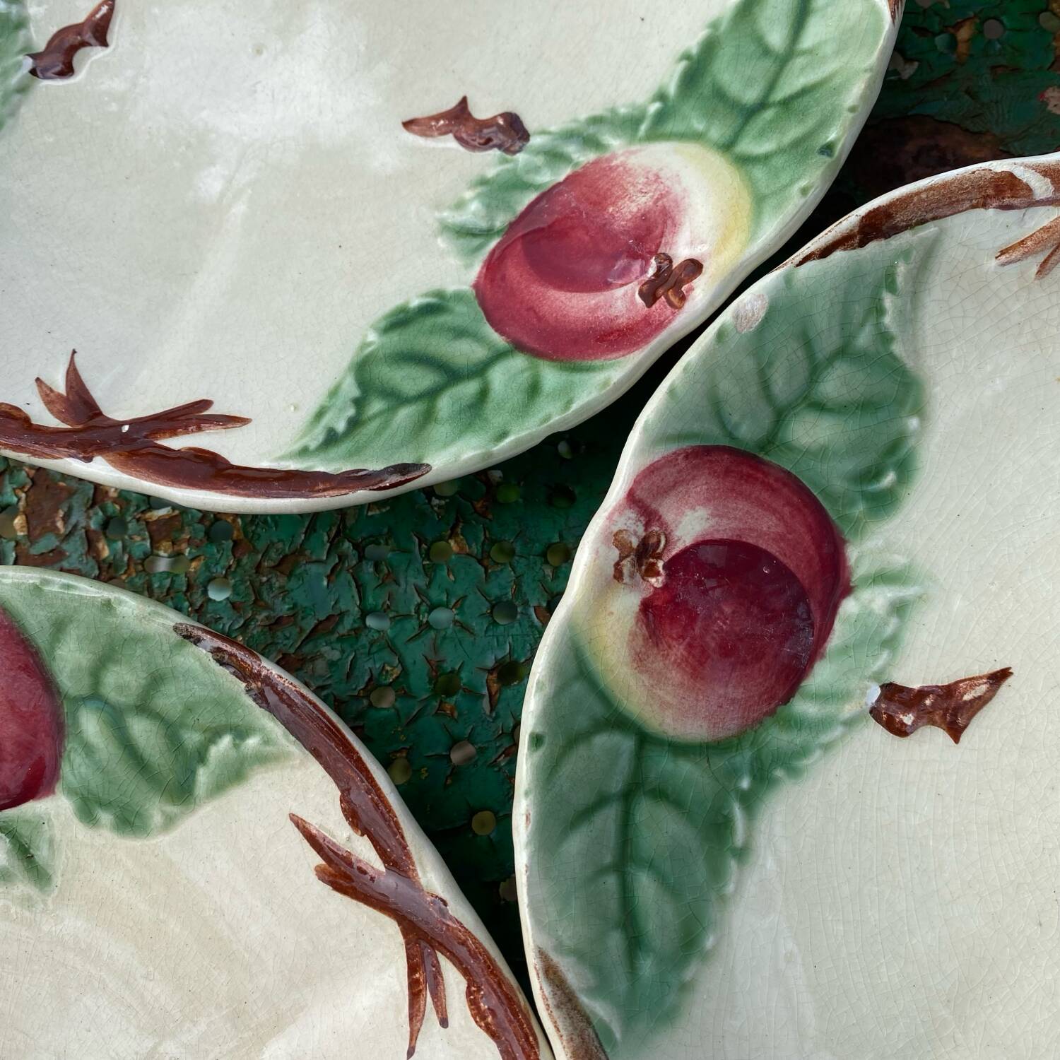 Dessert plates in Choisy le Roi slipware