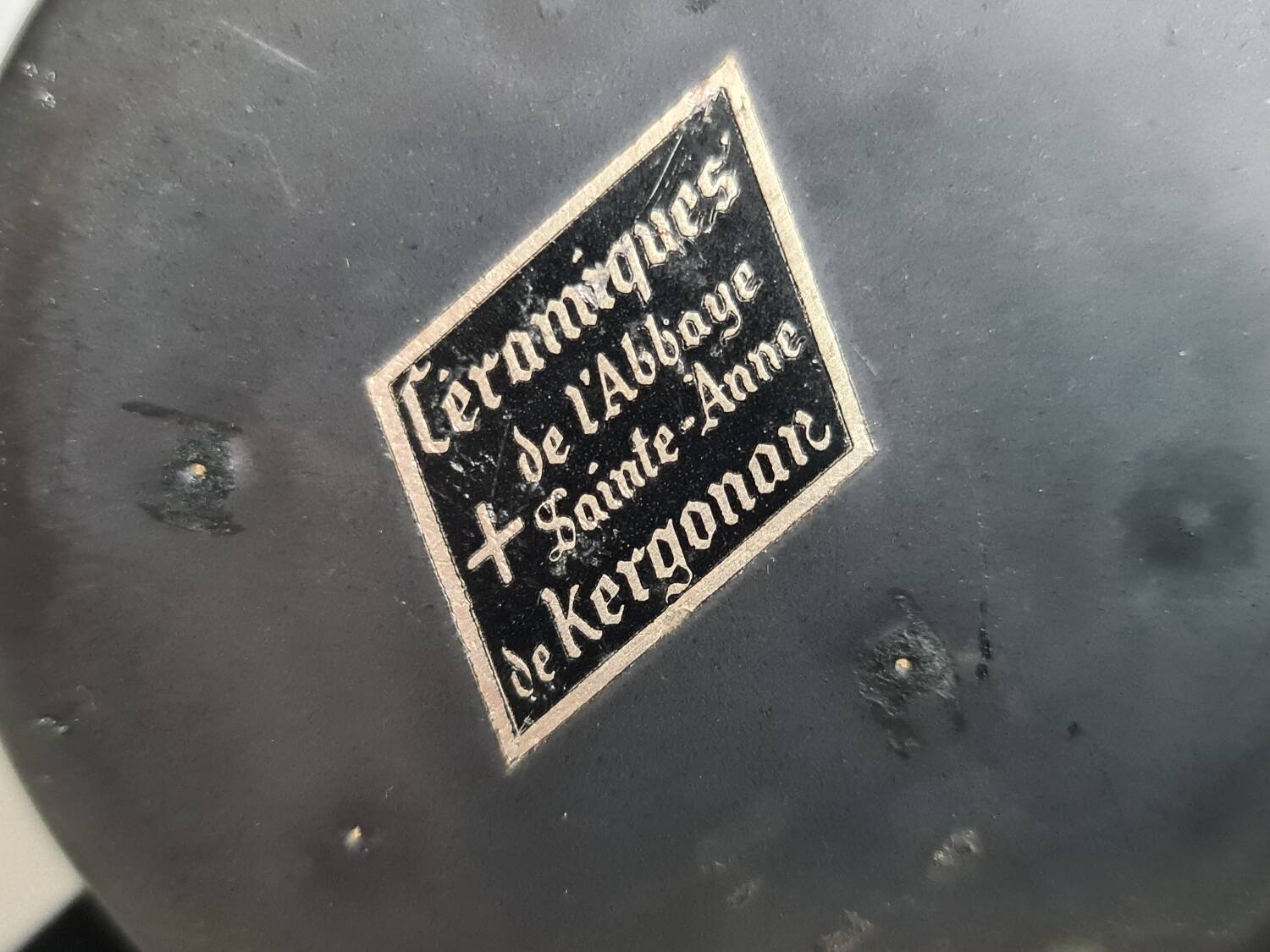 Modernist pitcher in black ceramic / handcrafted / vintage / France / 60s / mid-century / 20th century / kergonan