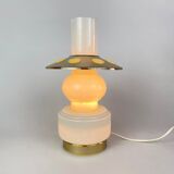 Lampe de table en verre opale et laiton plaqué, milieu du siècle, années 1960