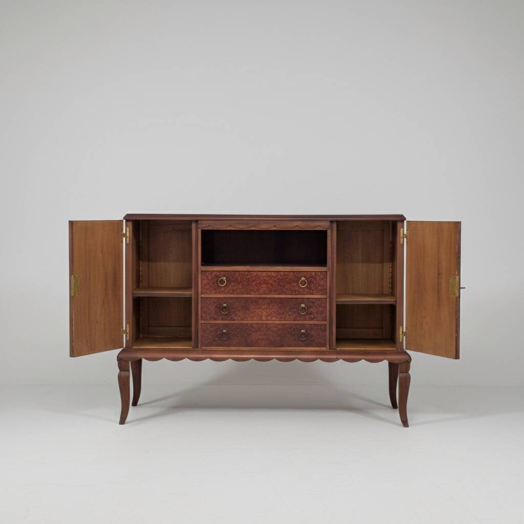 Buffet in marquetry of elm – Refined cabinetmaking work from 1940