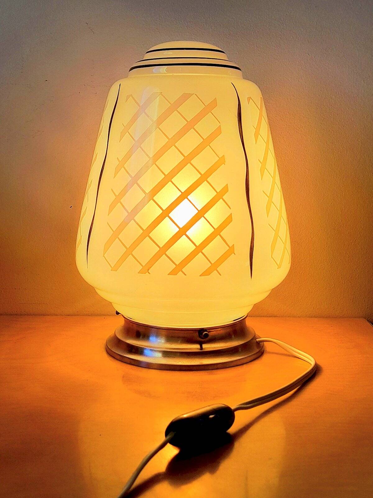 Green geometric Art Deco screen-printed opaline lamp