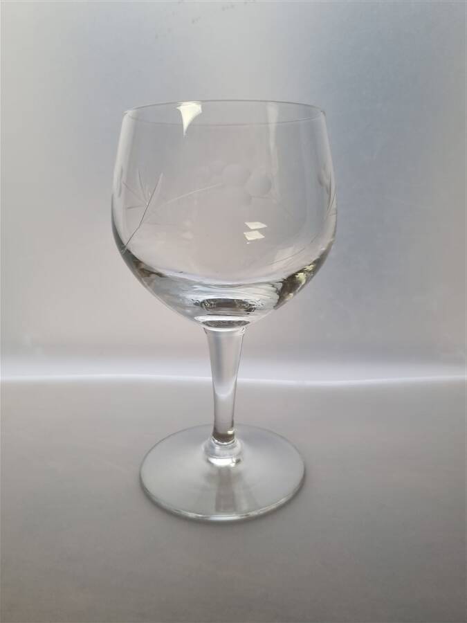 Set of 6 stemmed glasses