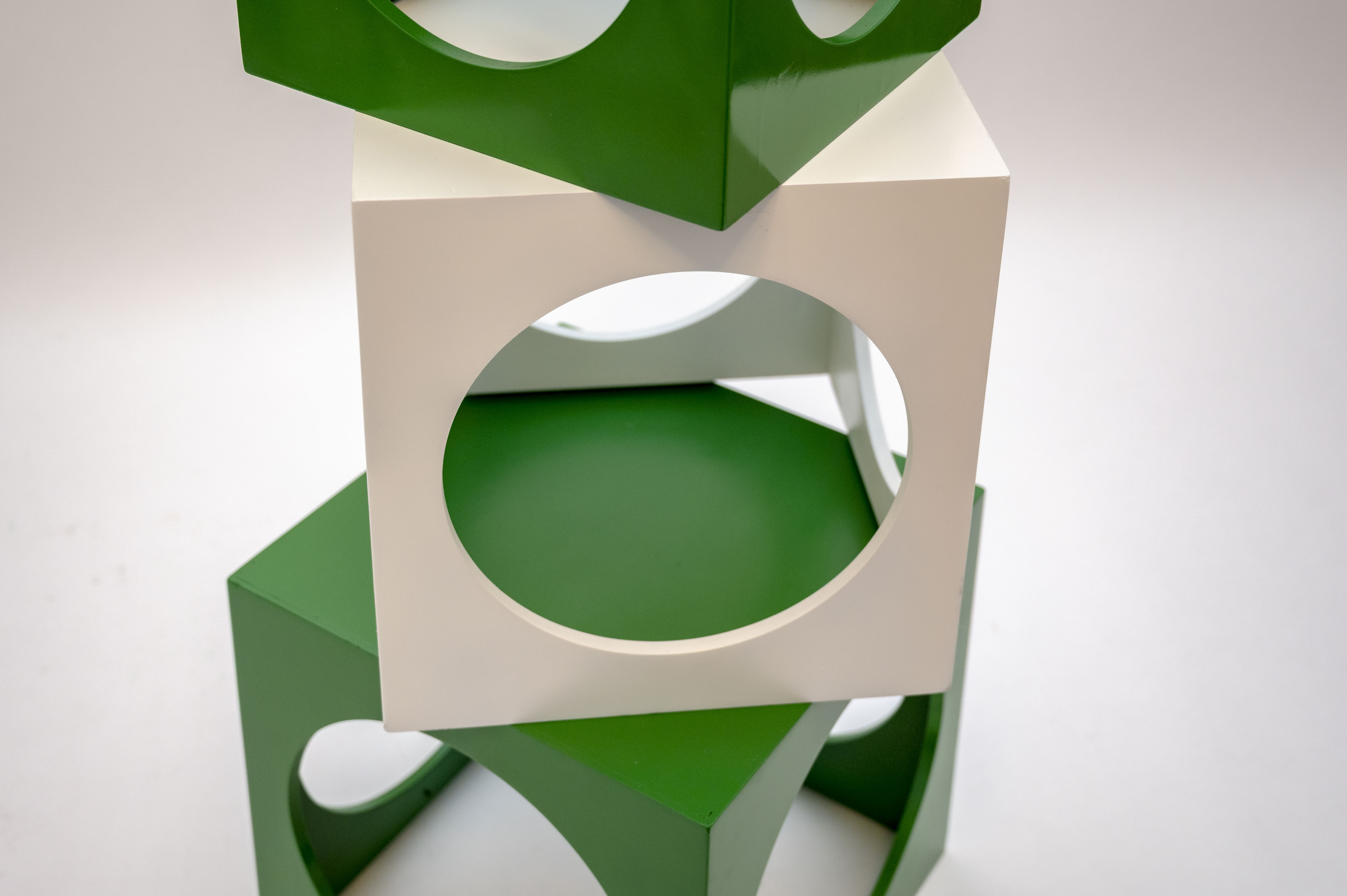 Seventie's graphical nesting tables