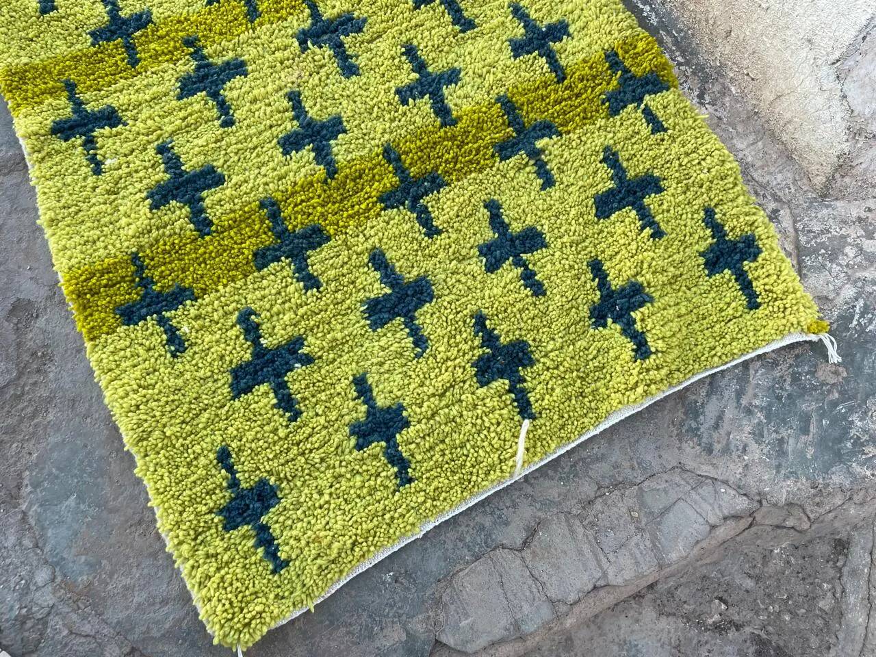 Tapis berbère en laine pure, artisanal, 250x150 cm, fait main au Maroc