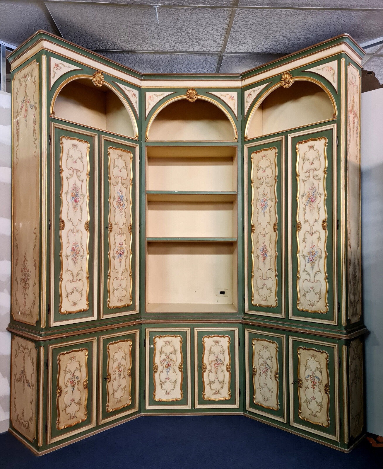Louis XV Venetian corner bookcase in gilded and lacquered wood circa 1900