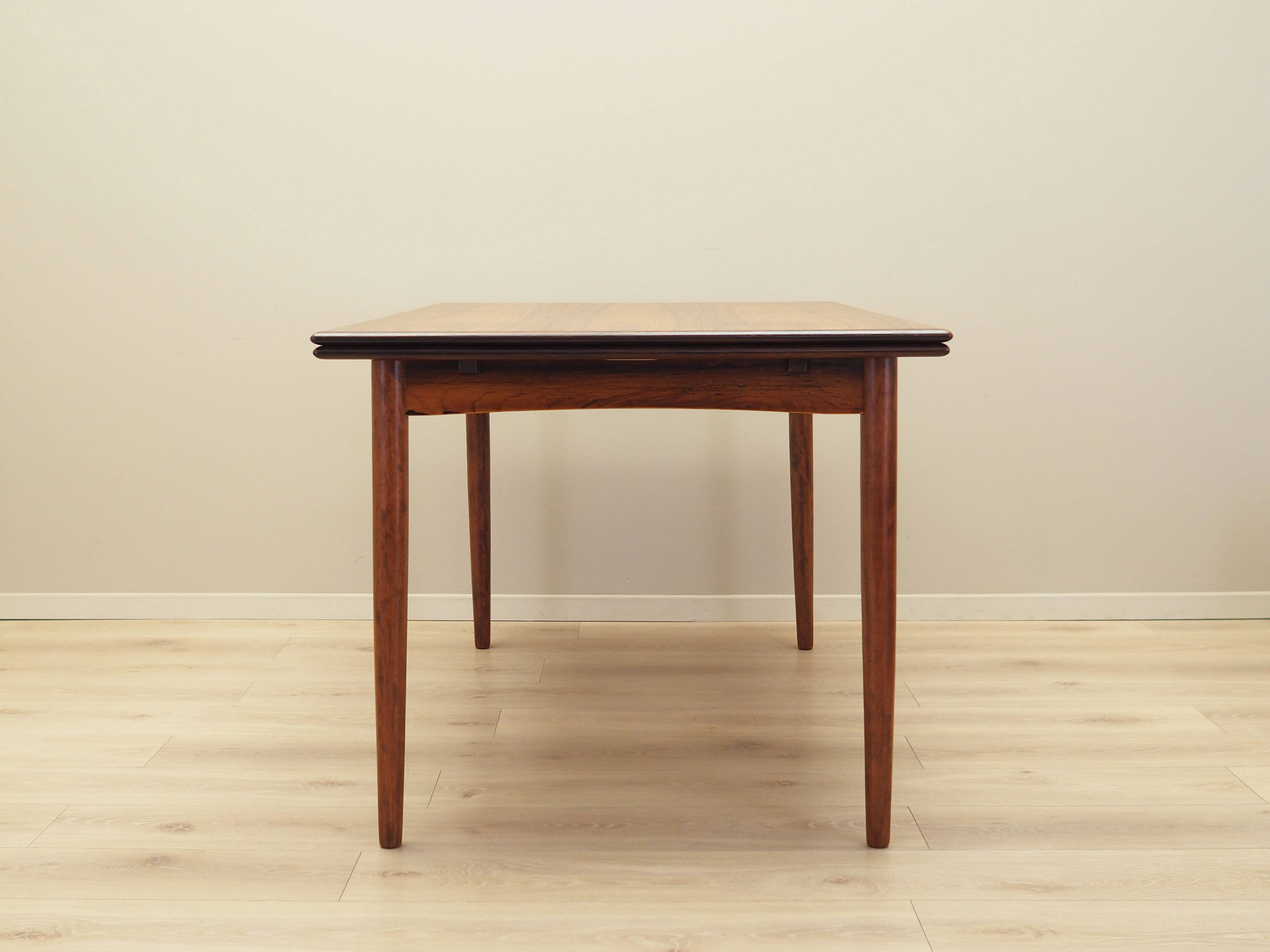 Table en palissandre, design danois, années 1970, production : Danemark
