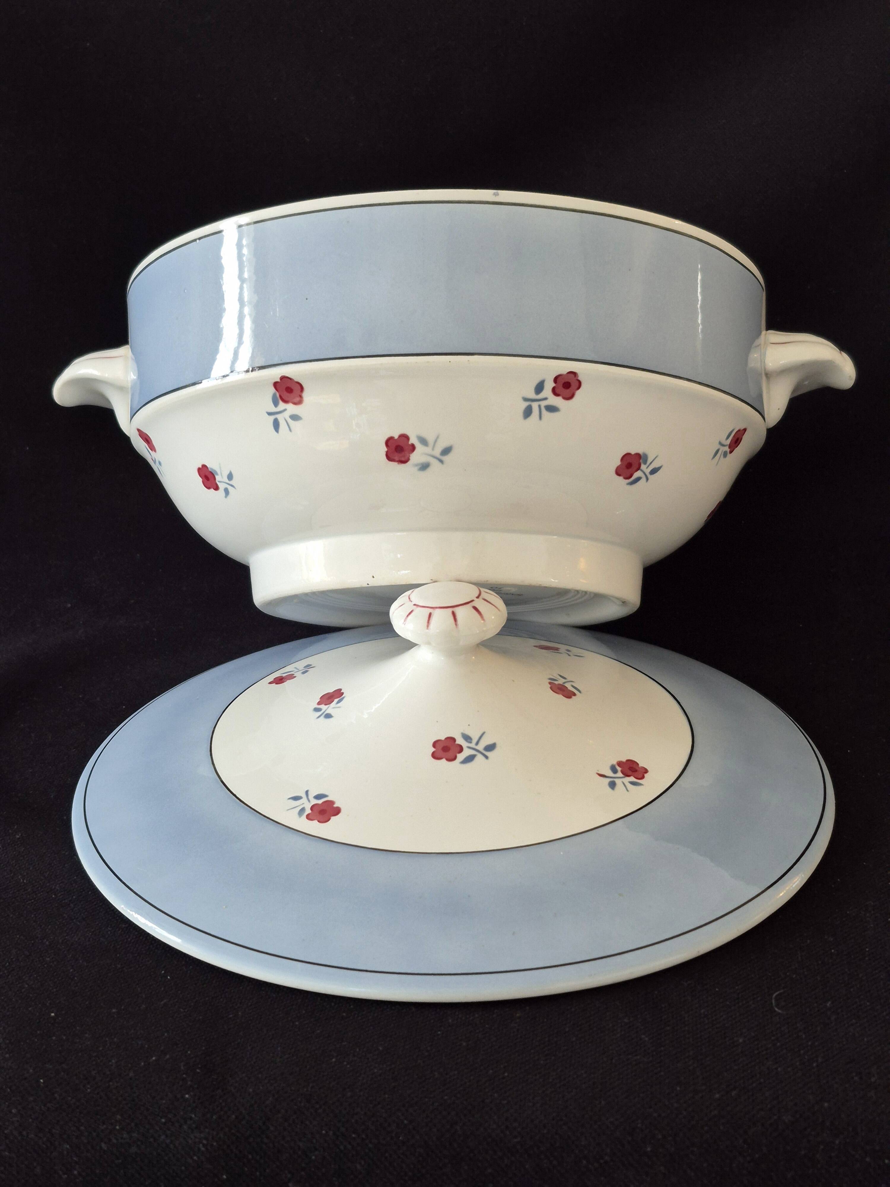 Grand légumier (soupière) en faïence de Digoin Sarreguemines, modèle AIX