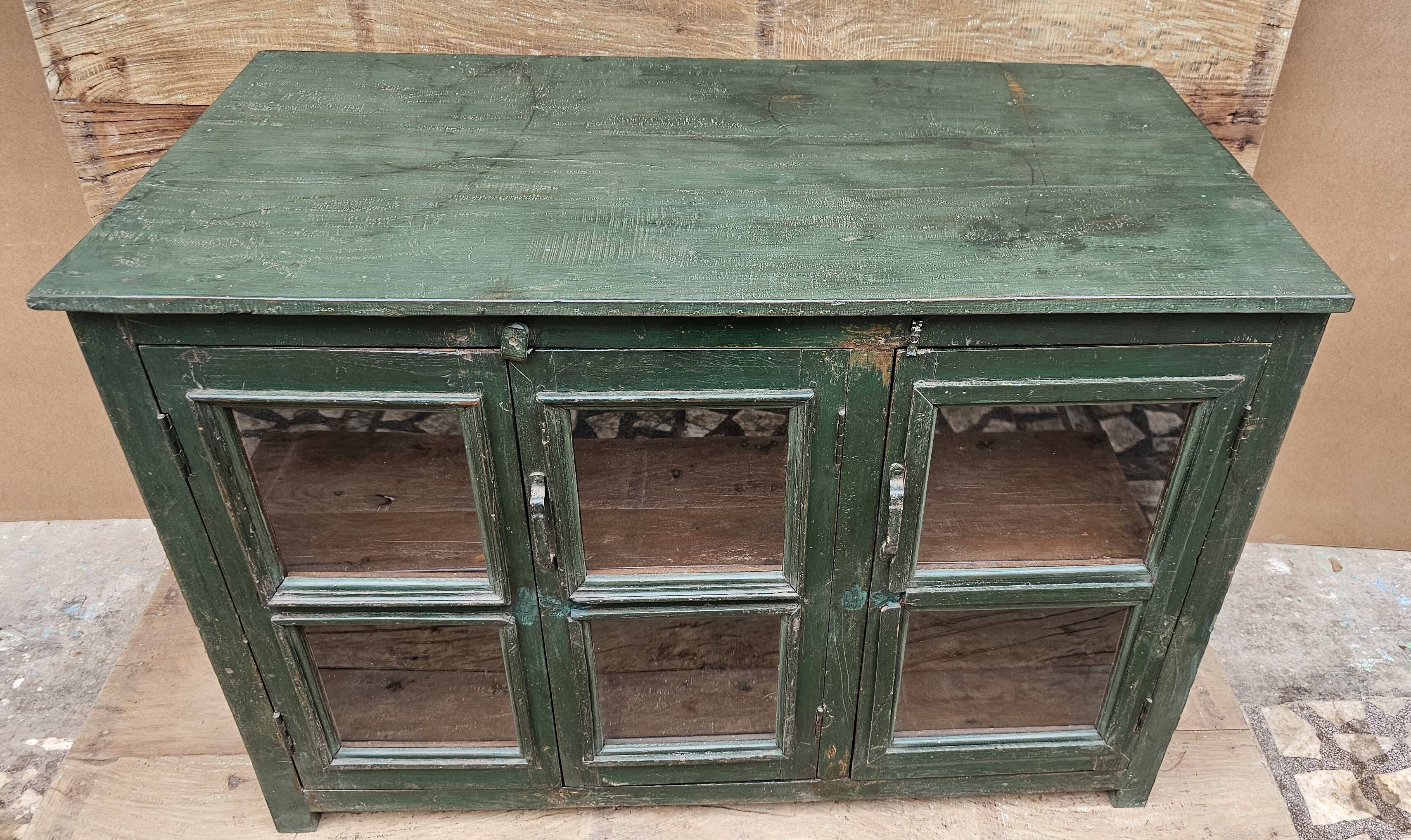 Ancien buffet vitré en teck birman