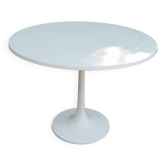 White vintage round table