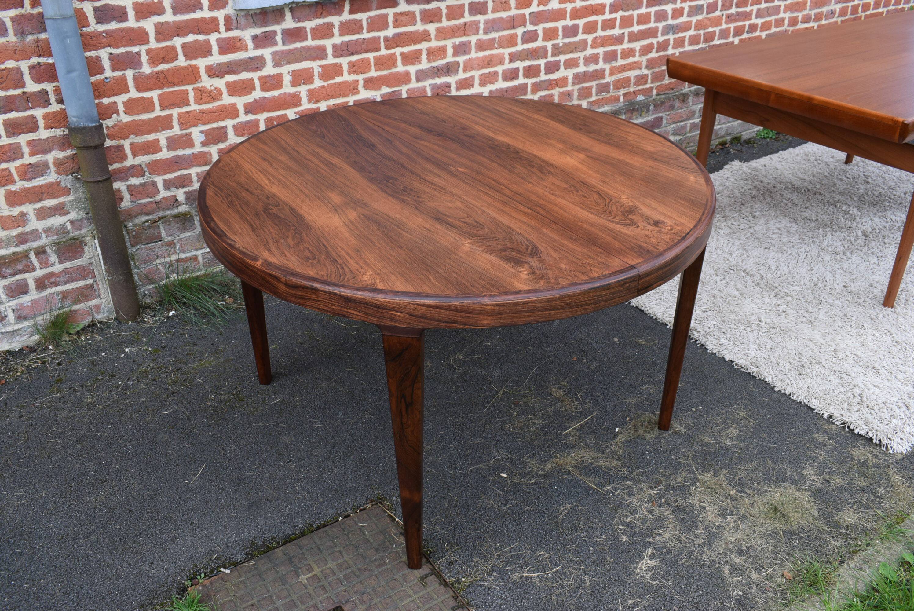 Rio rosewood table