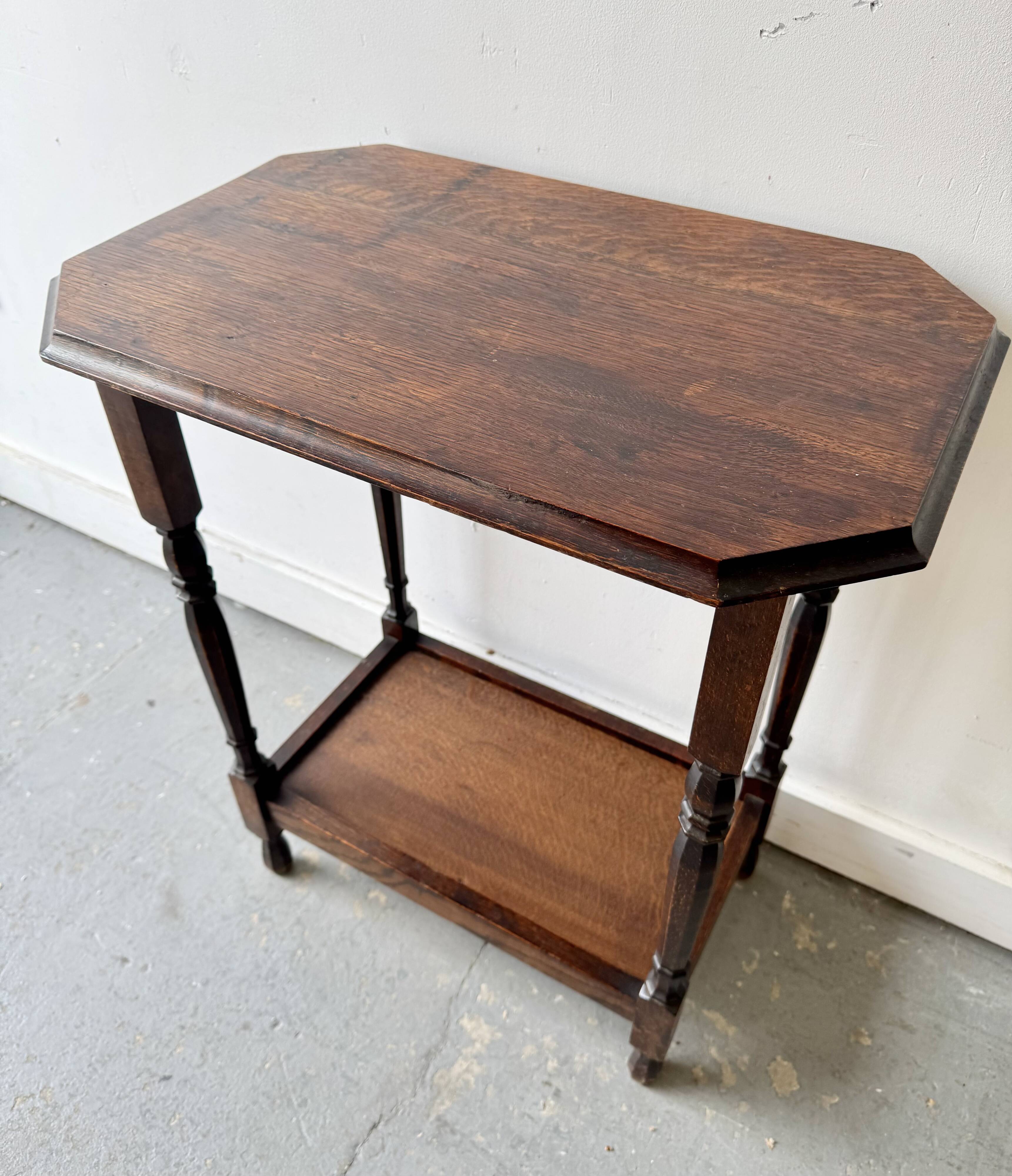 Table d'appoint ancienne en bois à 2 niveaux